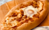 Khachapuri – plăcintă georgiană cu brânză