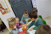 Откройте для себя частный детский сад Умница – место, где ваш ребёнок учится, играет и растёт с радостью!