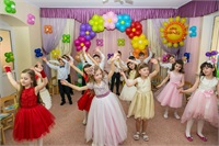 Набор детей в румынские и русские группы в частном детском саду Izvorașul Cunoștințelor и Căsuța din Povești