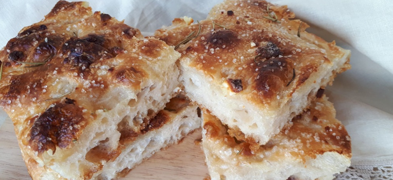 
Focaccia cu maia (drojdie de casă).   